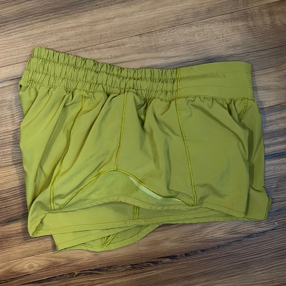 lululemon Hotty hot 2.5in